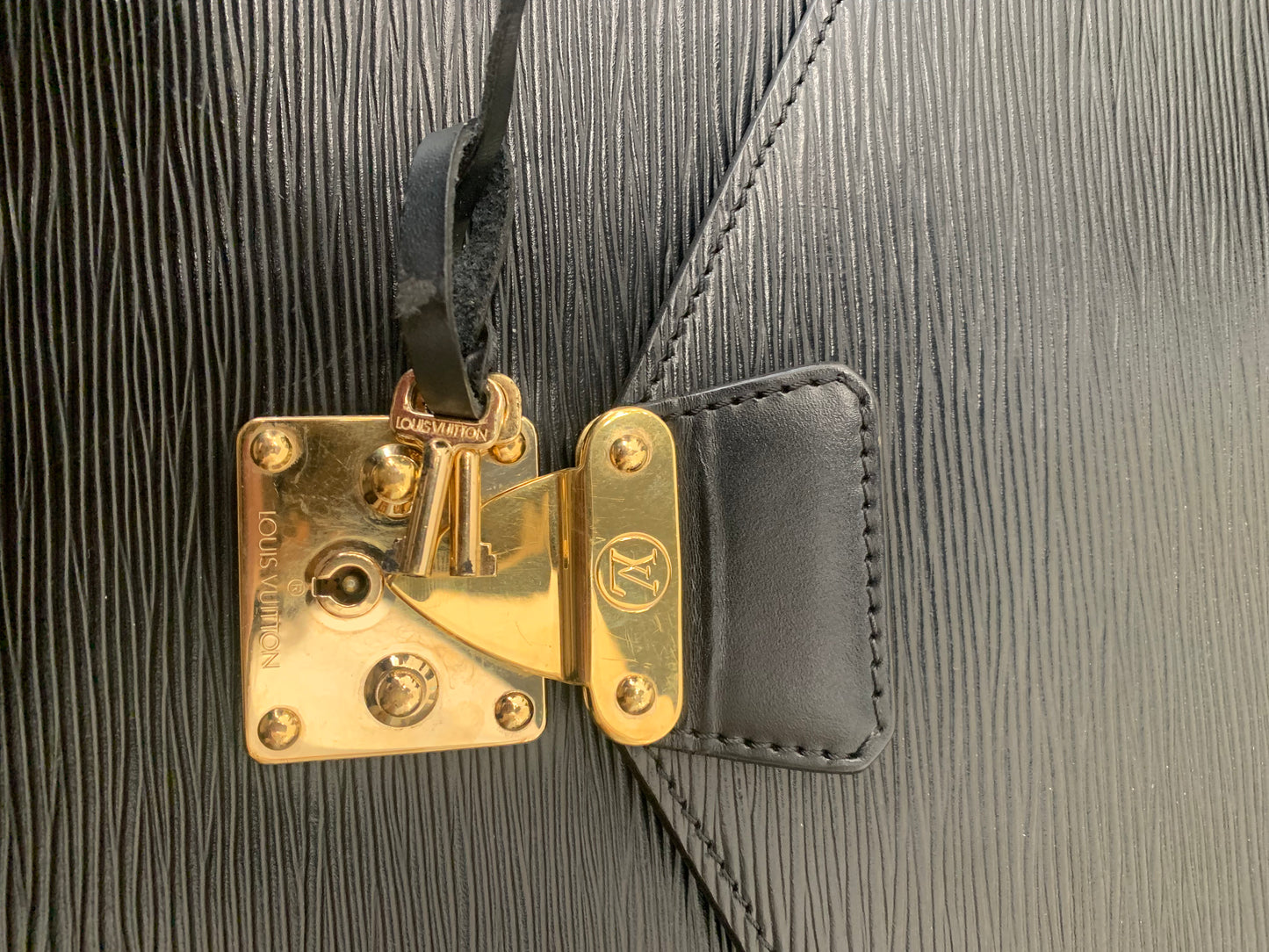 Cartella da Lavoro S Lock - Nero - Materiale : Cuoio - Uomo - Louis Vuitton  ®